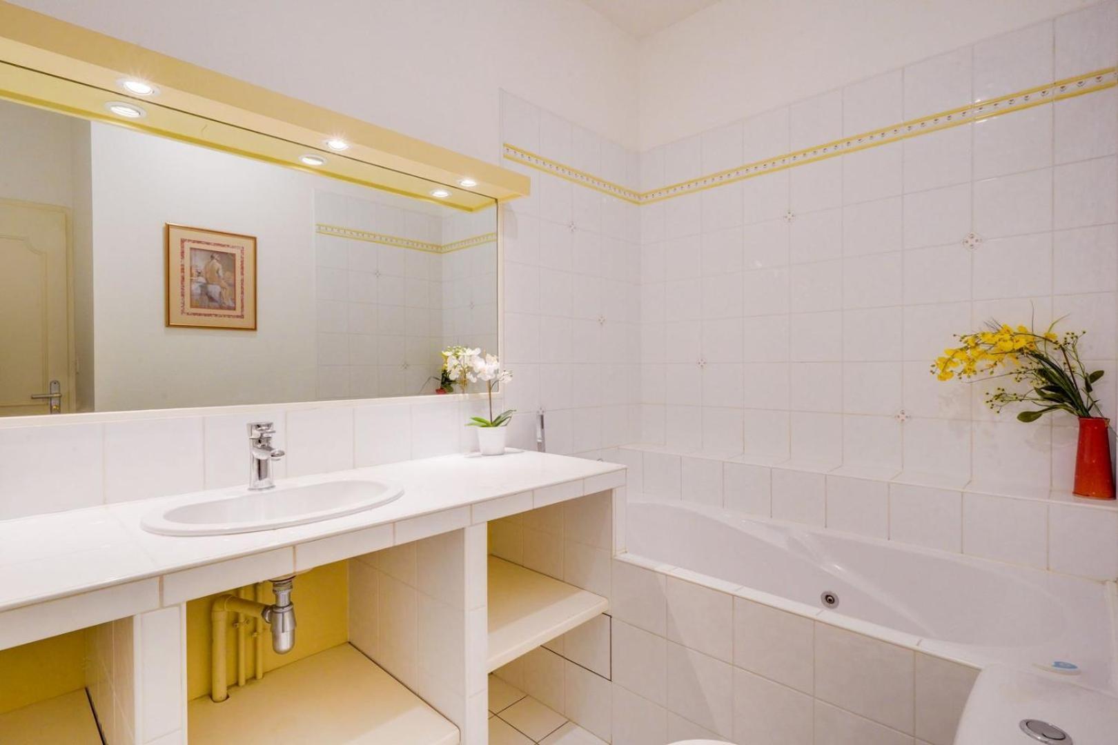 Lovely Apartment With Exceptional Terrace Бордо Екстериор снимка